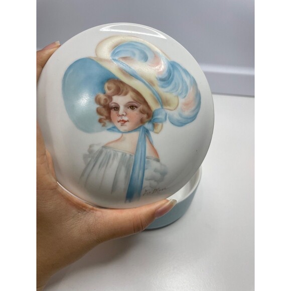 Vintage Porcelain round Lidded Hand-Painted beauty lady Powder Trinket Box - Picture 3 of 10